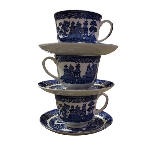 Johnson Brothers China Classic Blue Willow Pattern Teacups & Saucers England - Picture 1 of 9